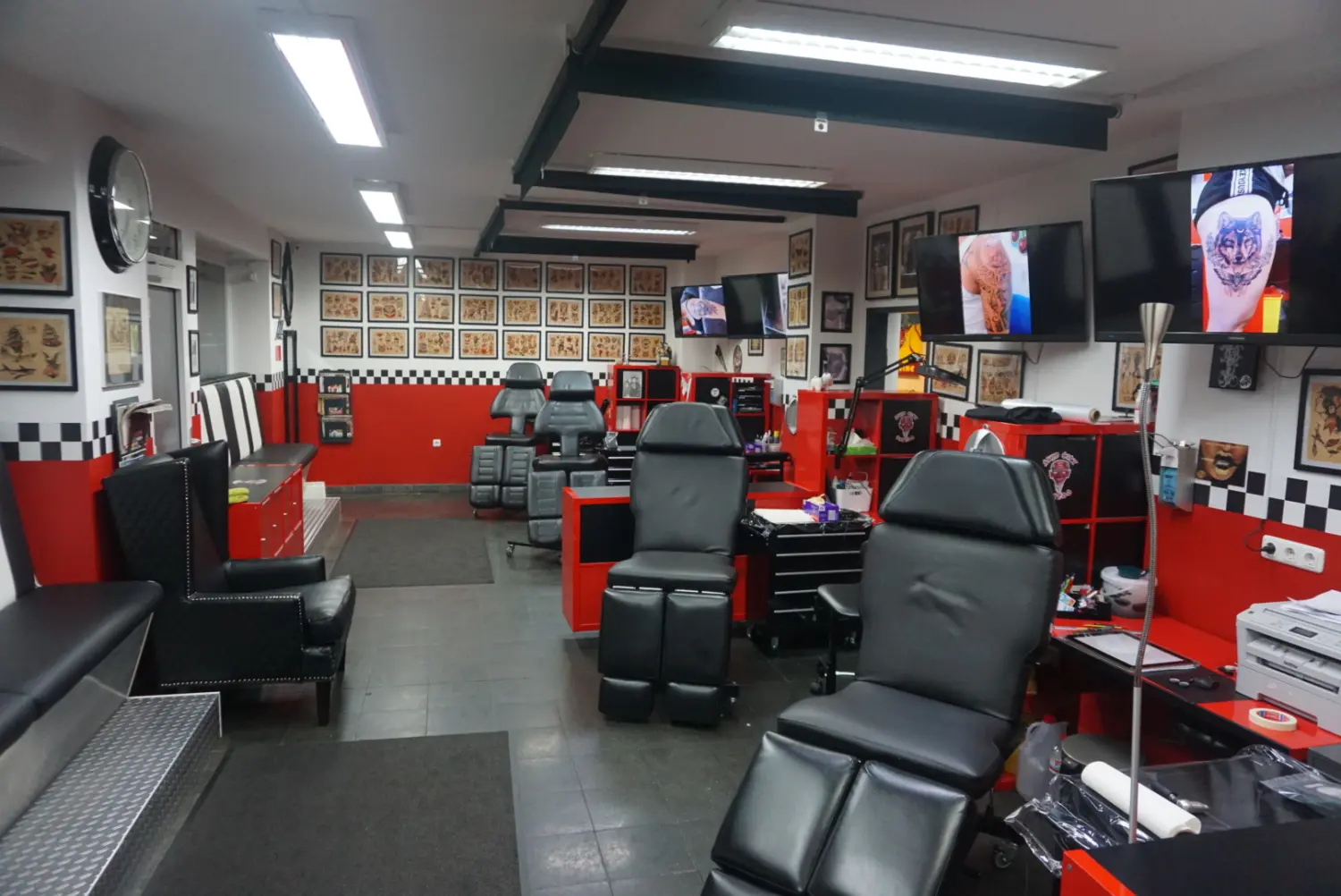 Skin City Tattoo- und Piercingstudio